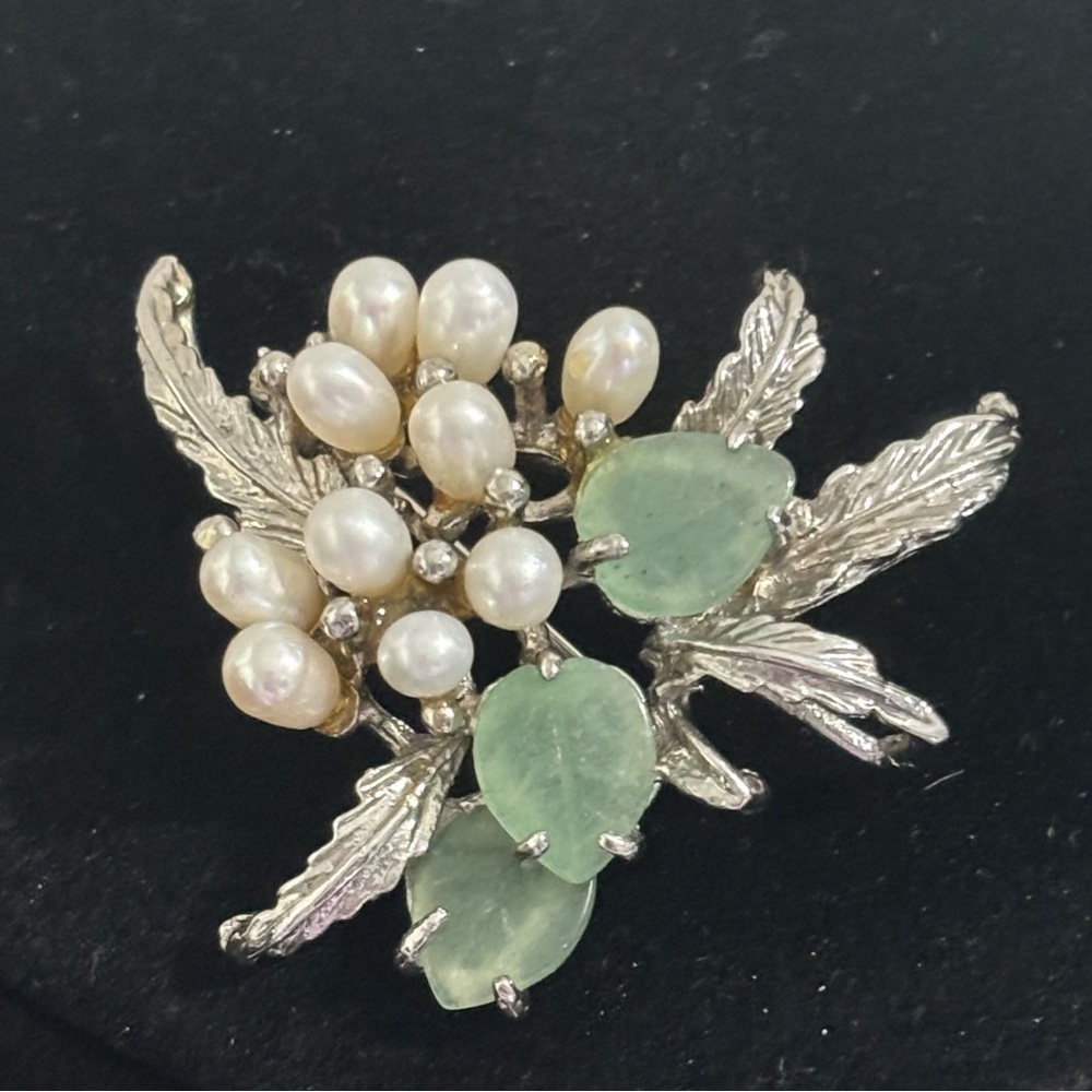 Vintage Jade and real pearl pendant/brooch